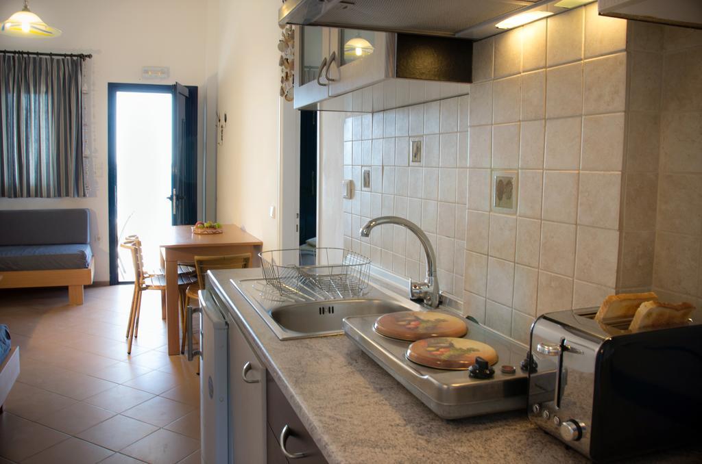 Yialos Studios-Apartments Makrýgialos Esterno foto