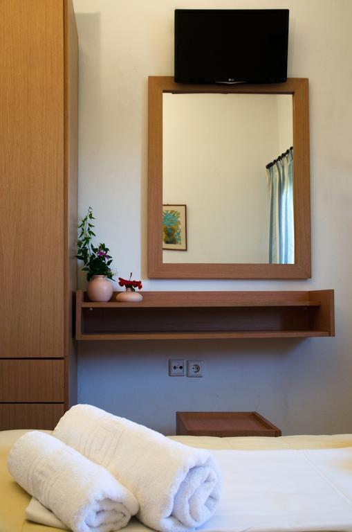 Yialos Studios-Apartments Makrýgialos Esterno foto